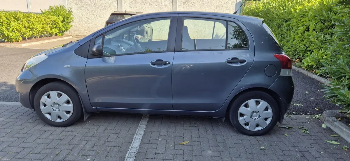 Toyota Yaris 2009 - Image 2