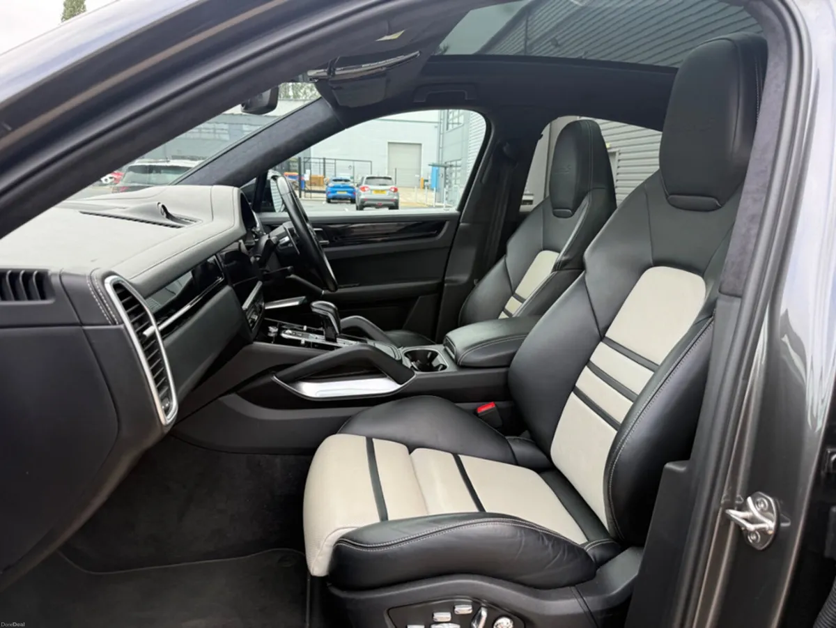 Porsche Cayenne Turbo S e-Hybrid 4.0 V8 671 BHP - Image 4