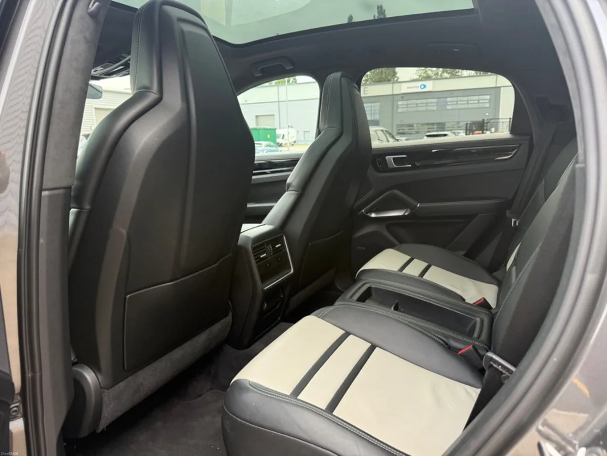 Porsche Cayenne Turbo S e-Hybrid 4.0 V8 671 BHP - Image 5