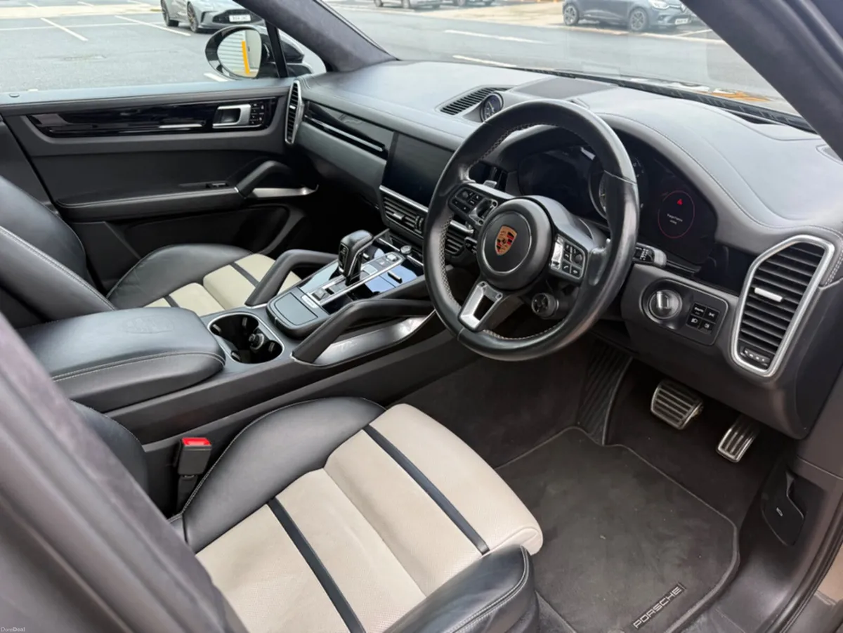 Porsche Cayenne Turbo S e-Hybrid 4.0 V8 671 BHP - Image 6