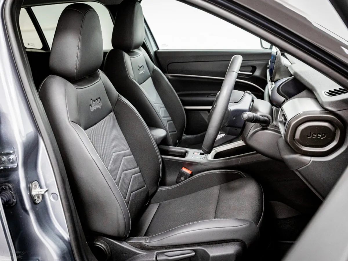 Jeep Avenger E-Summit 54kWh 155HP - Image 3