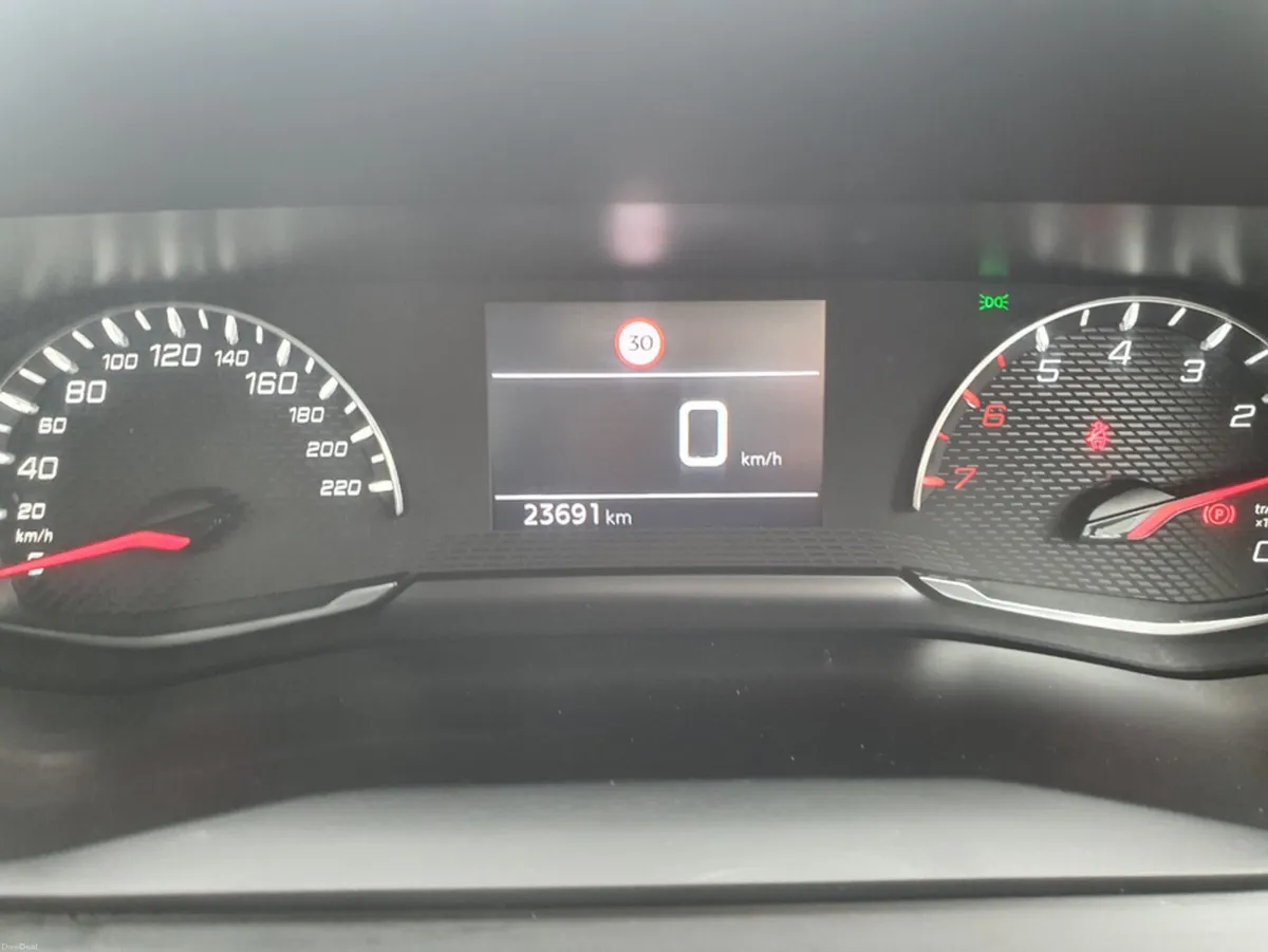 Peugeot 2008 ACTIVE 1.2 100 4DR - Image 6