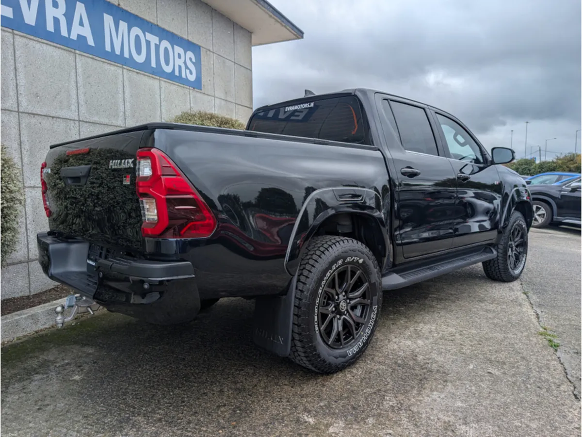 Toyota Hilux Z 4WD GR SPORT AUTOMATIC 2.4 DIESEL / - Image 6