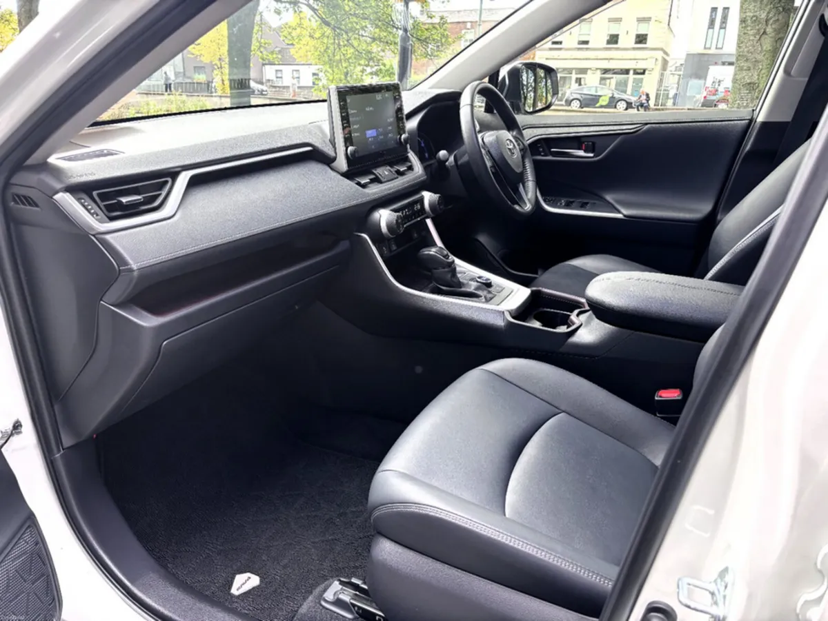 Toyota RAV4 2.5 Hybrid 4WD G Spec - Image 6