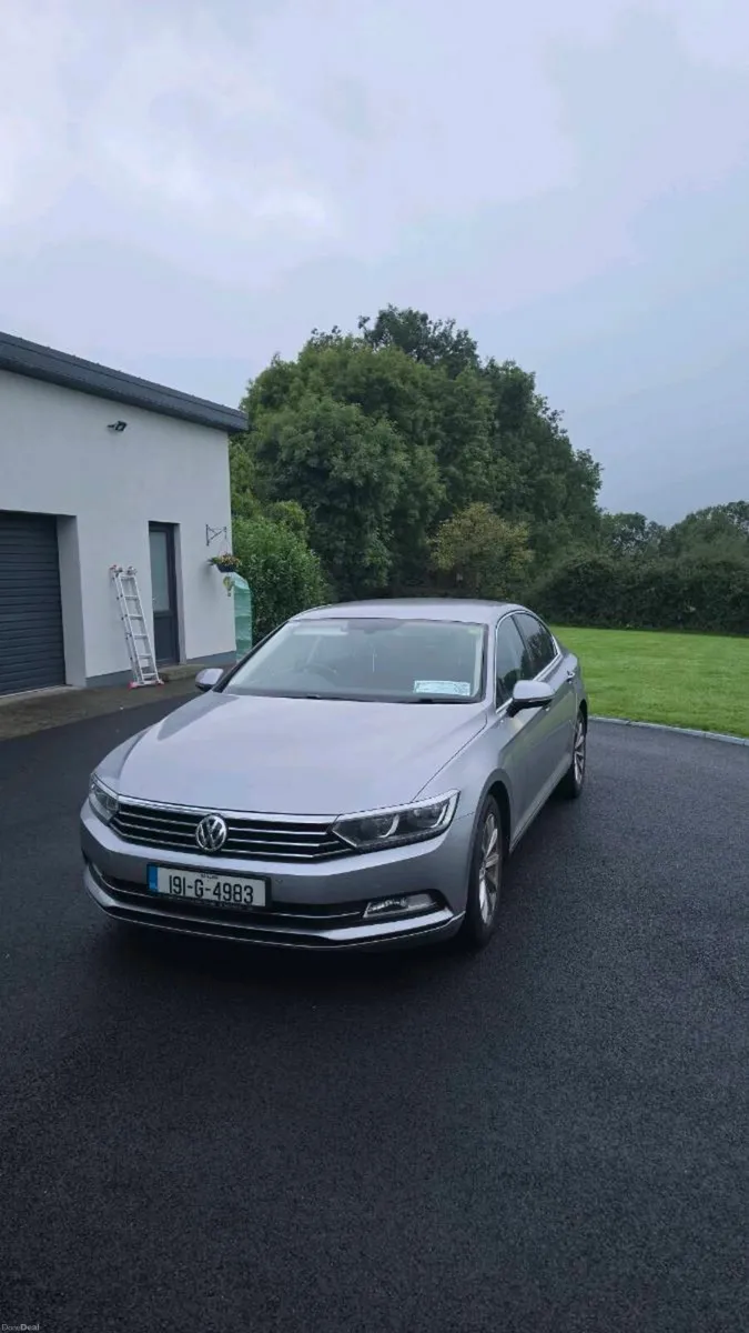 2019 Volkswagen Passat - Image 1