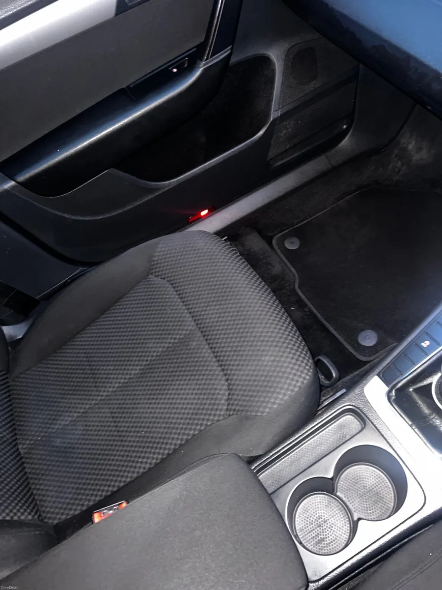 Volkswagen Passat 2013 - Image 5