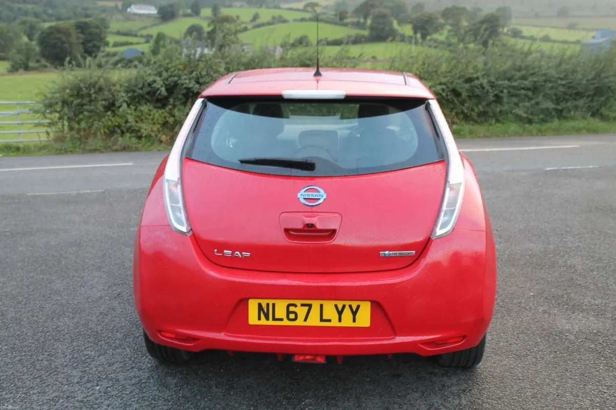 Nissan Leaf 2017 - Image 2