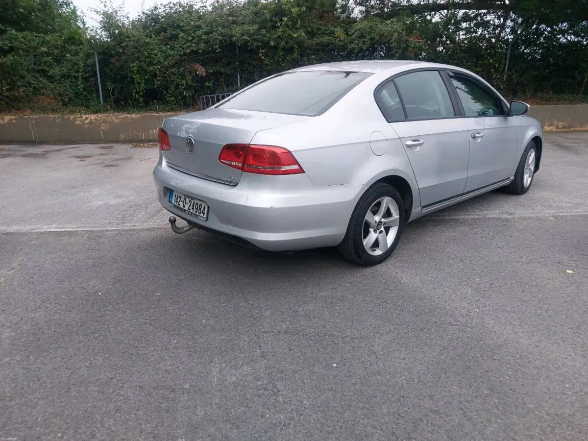 2014 vw passat 1.6 nct 5/27 tax €200 - Image 2