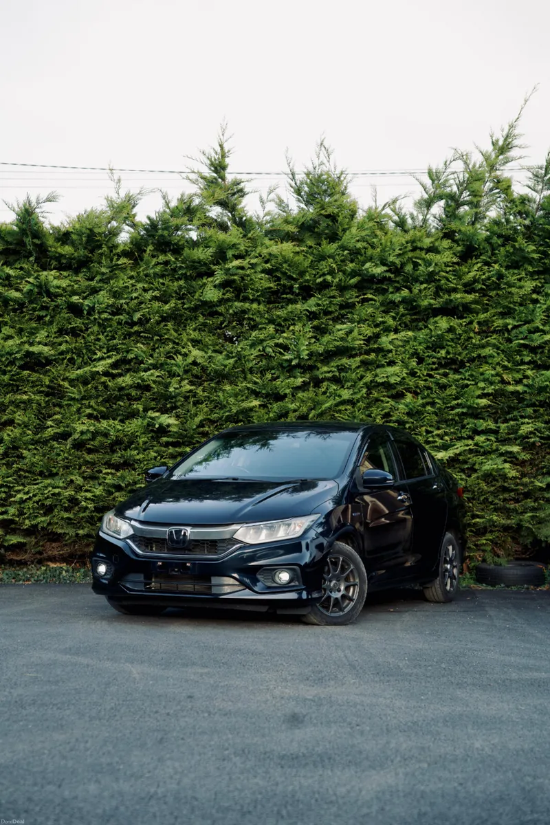 Honda Grace 1.5 2018 with Alloys & Carplay screen - Image 1