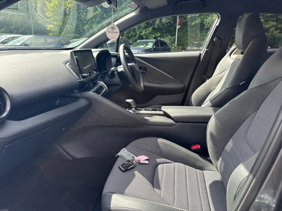 Toyota C-HR C-HR PHEV SOL - Image 6