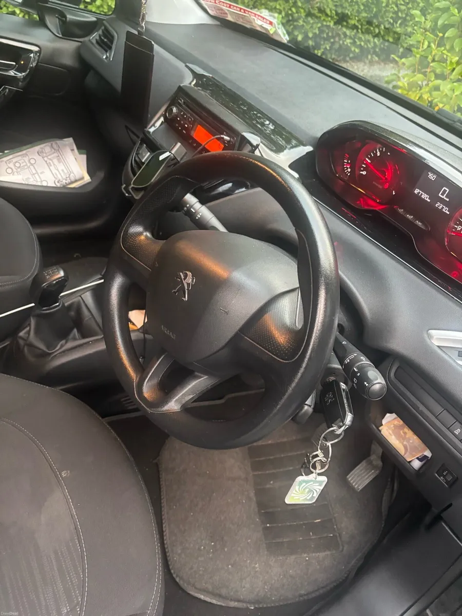 Peugeot 208 - Image 4