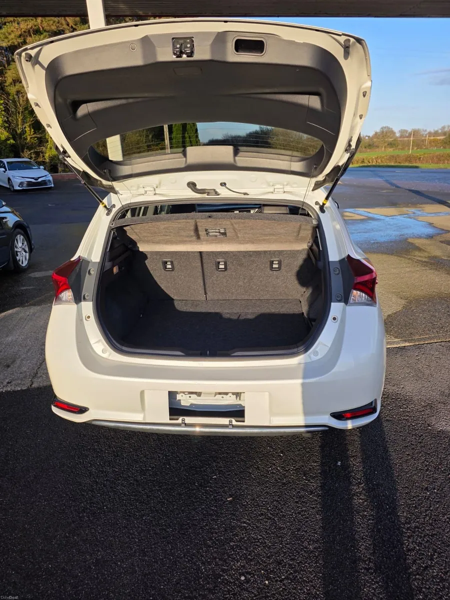 Toyota Auris 2016 - Image 2