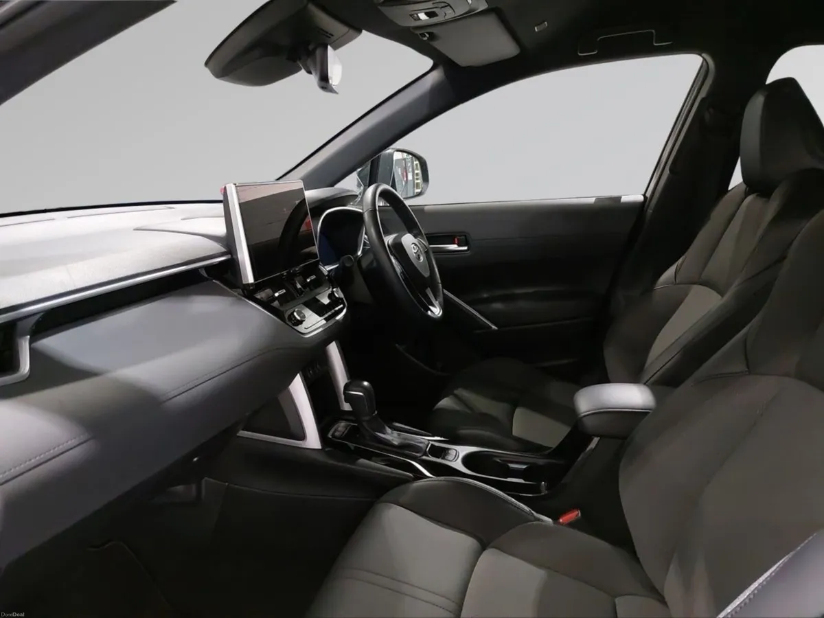 Toyota Corolla Cross Hybrid - Image 3
