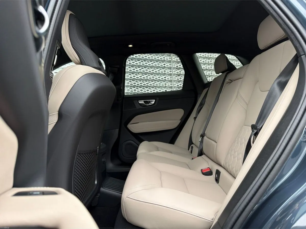 Volvo XC60 DEMO  0.95% PCP T6 AWD PHEV Plus Dark - Image 6