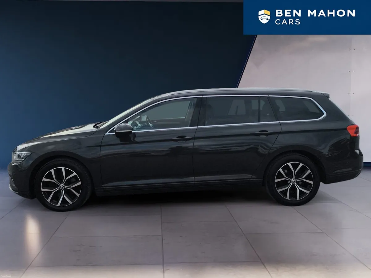 Volkswagen Passat Estate Highline - Image 2
