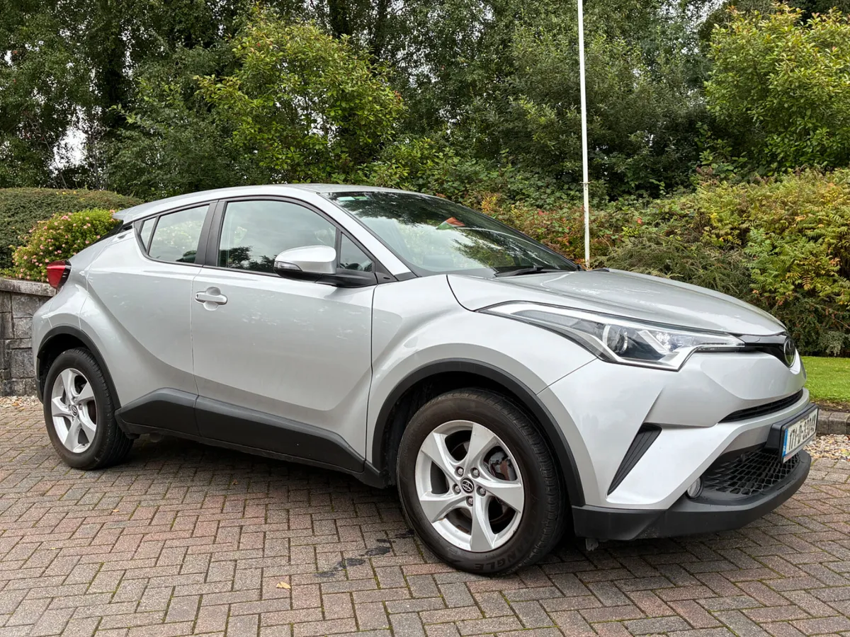 Toyota C-HR 1.2 LUNA - Image 1