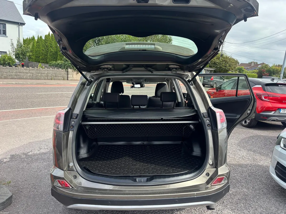 Toyota RAV4 2018 DIESEL  JUST SERVICED - Image 6