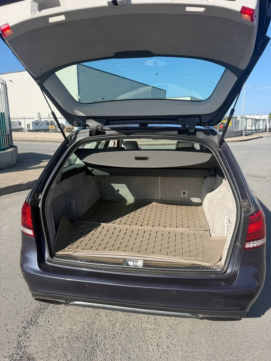 Mercedes E220 Estate - Image 5