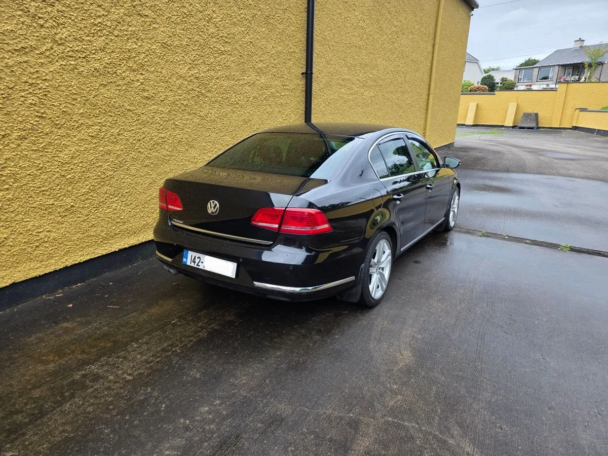Volkswagen Passat 2014 executive style model - Image 5