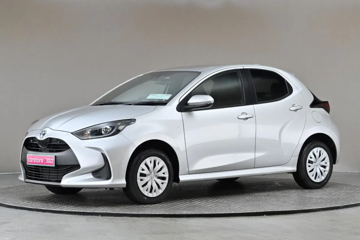 Toyota Yaris 1.5 PETROL HYBRID**REVERSE CAM** - Image 4