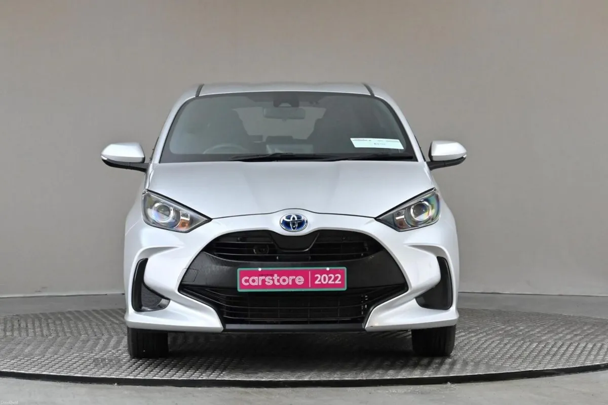 Toyota Yaris 1.5 PETROL HYBRID**REVERSE CAM** - Image 2