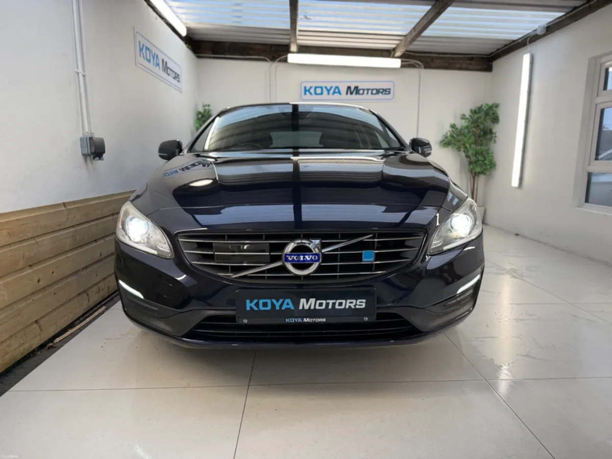 Volvo V60 2.0 D4 SE LUXURY PLUS 190 BHP DIESEL AUT - Image 5