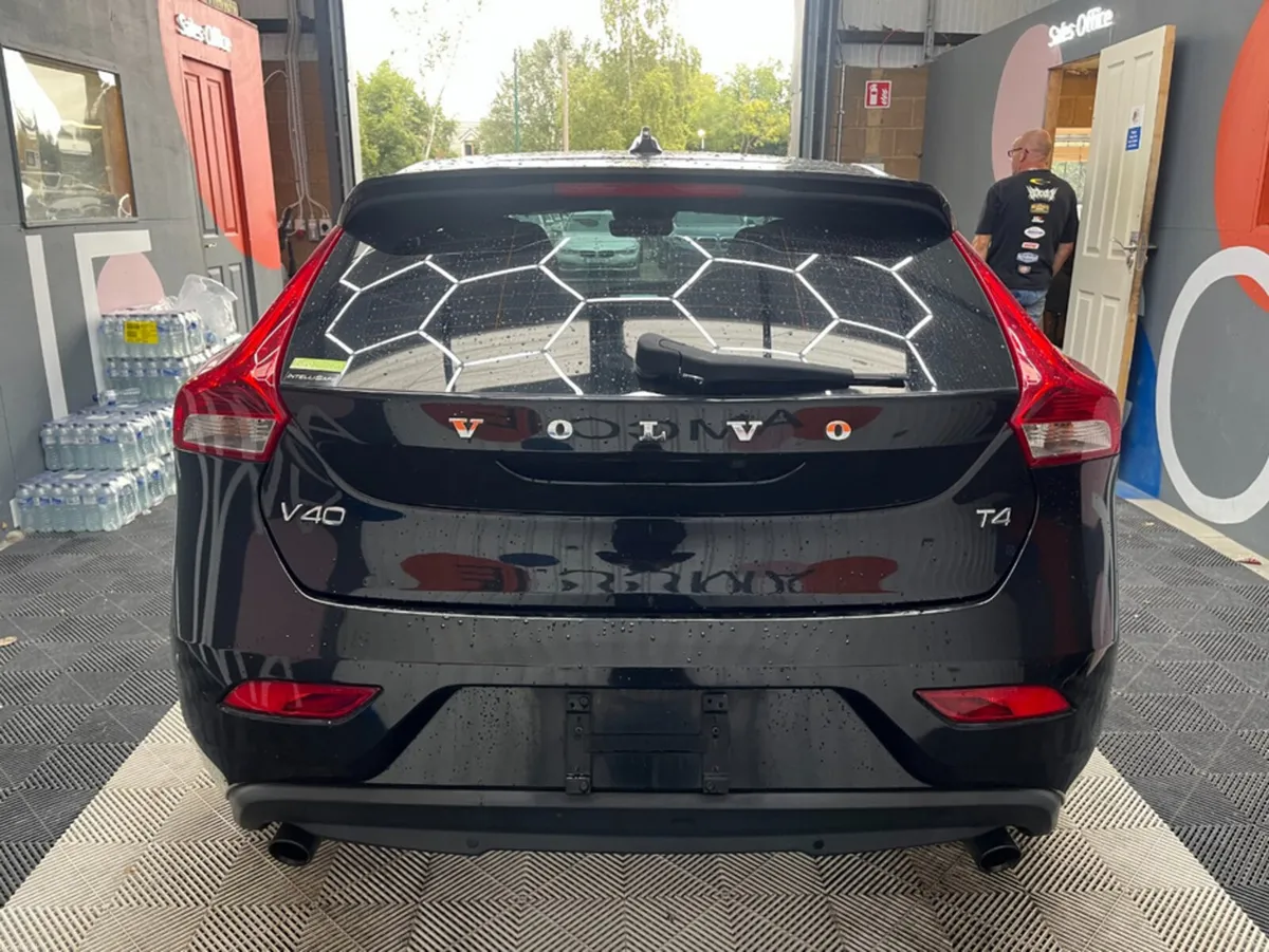 Volvo V40 2015 VOLVO V40 T4 AUTOMATIC 1.6 / REVERS - Image 4