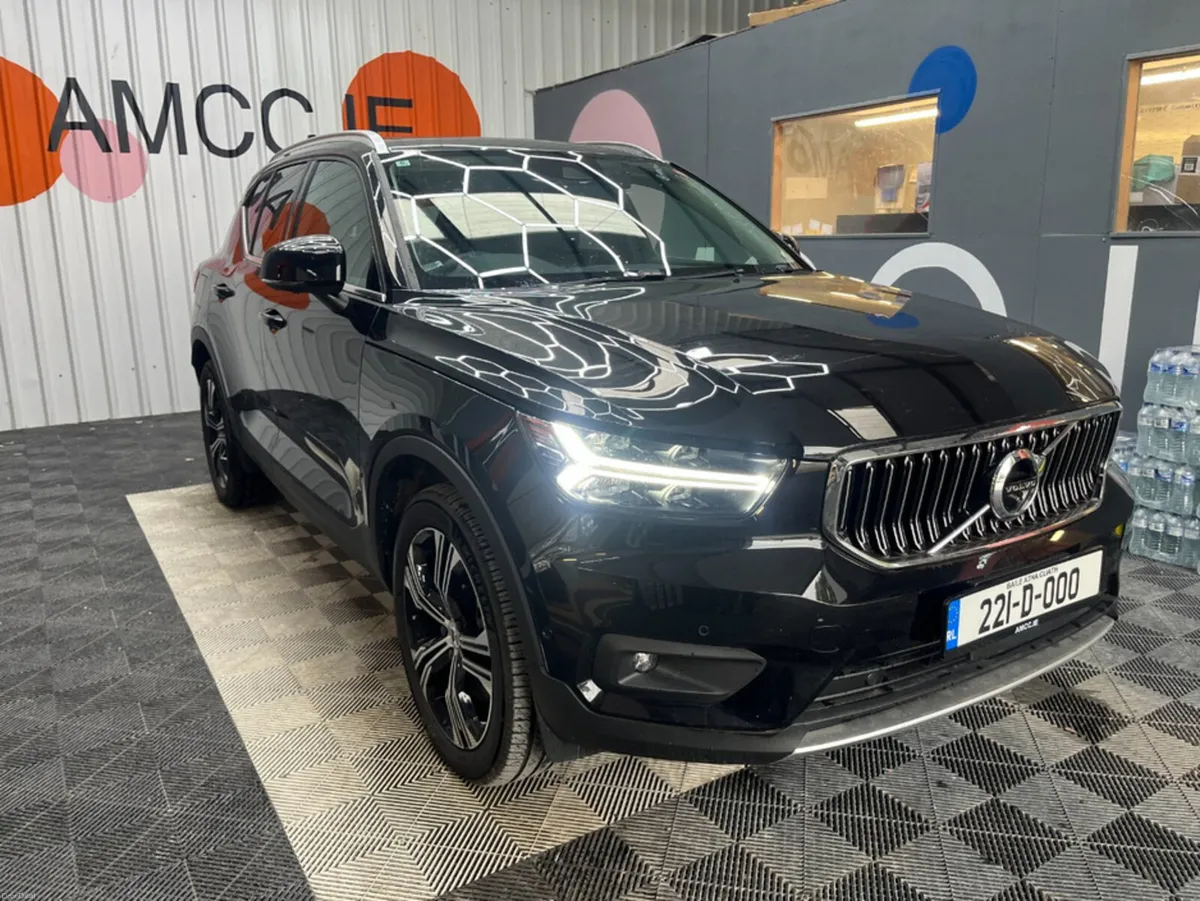 Volvo XC40 2022 VOLVO XC40 RECHARGE PLUG-IN HYBRID - Image 1