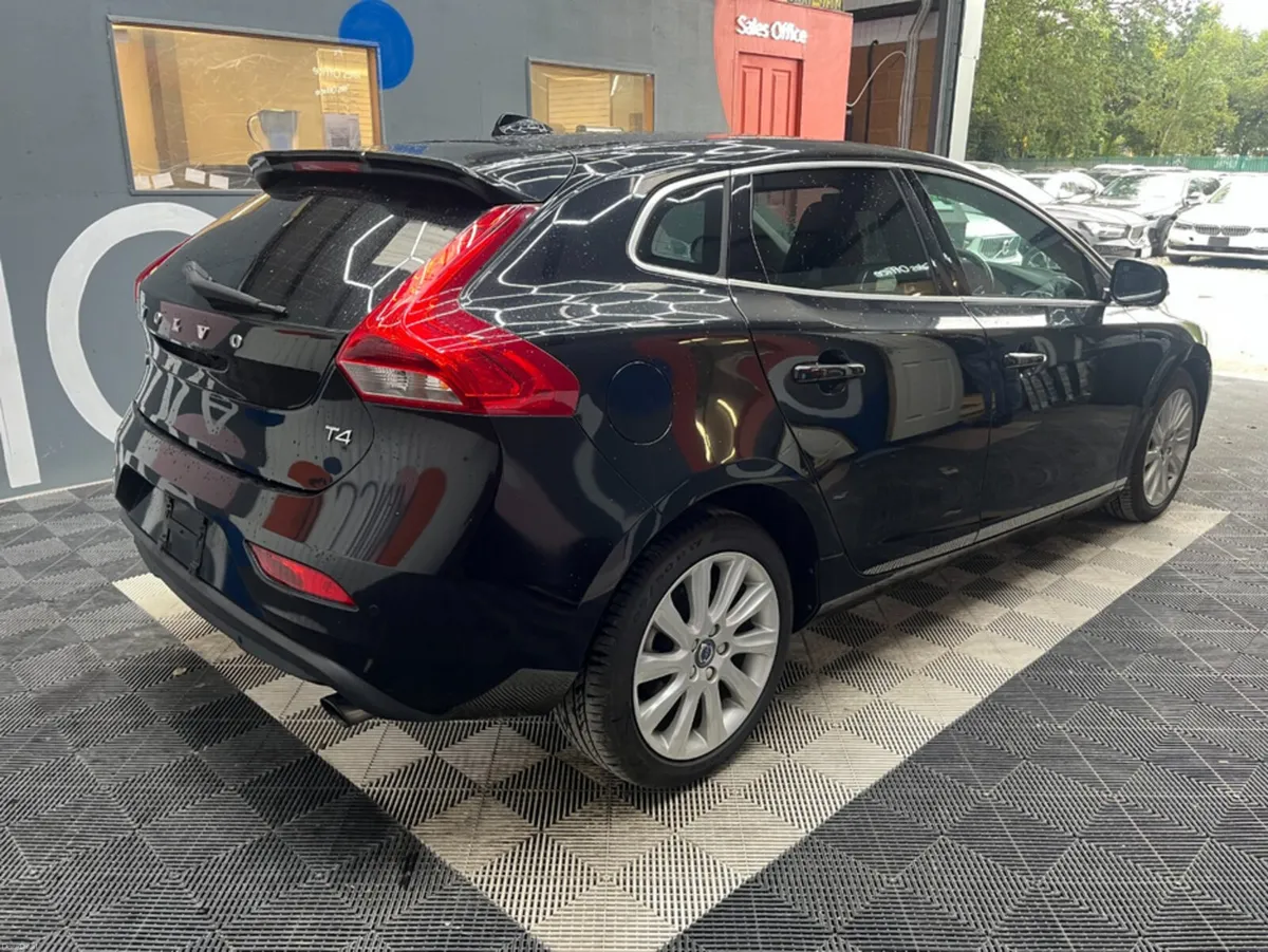 Volvo V40 2015 VOLVO V40 T4 AUTOMATIC 1.6 / REVERS - Image 3