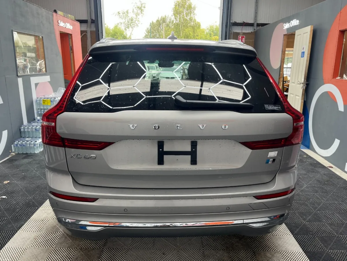 Volvo XC60 2022 VOLVO XC60 RECHARGE PHVT 6AWD 30K - Image 5