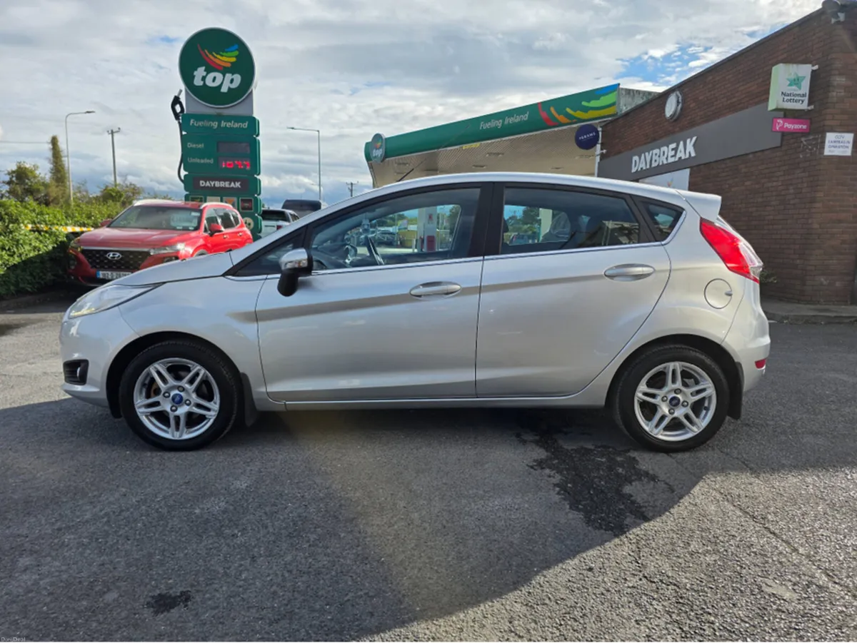 Ford Fiesta MCA TITANIUM 1.25 60PS M5 4 4DR - Image 5