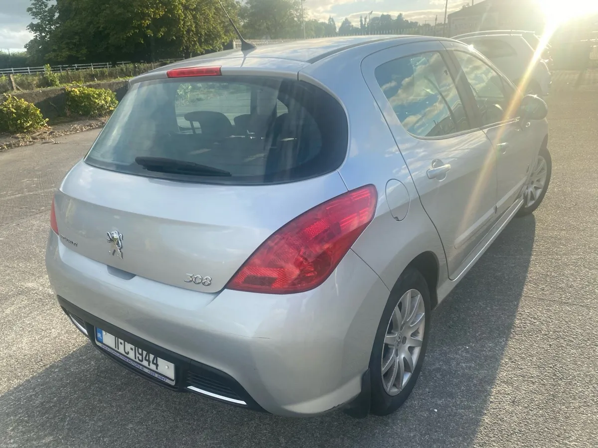 Car - Image 3
