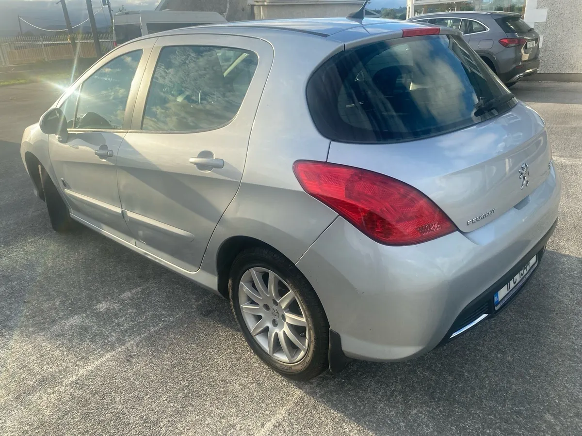 Car - Image 2