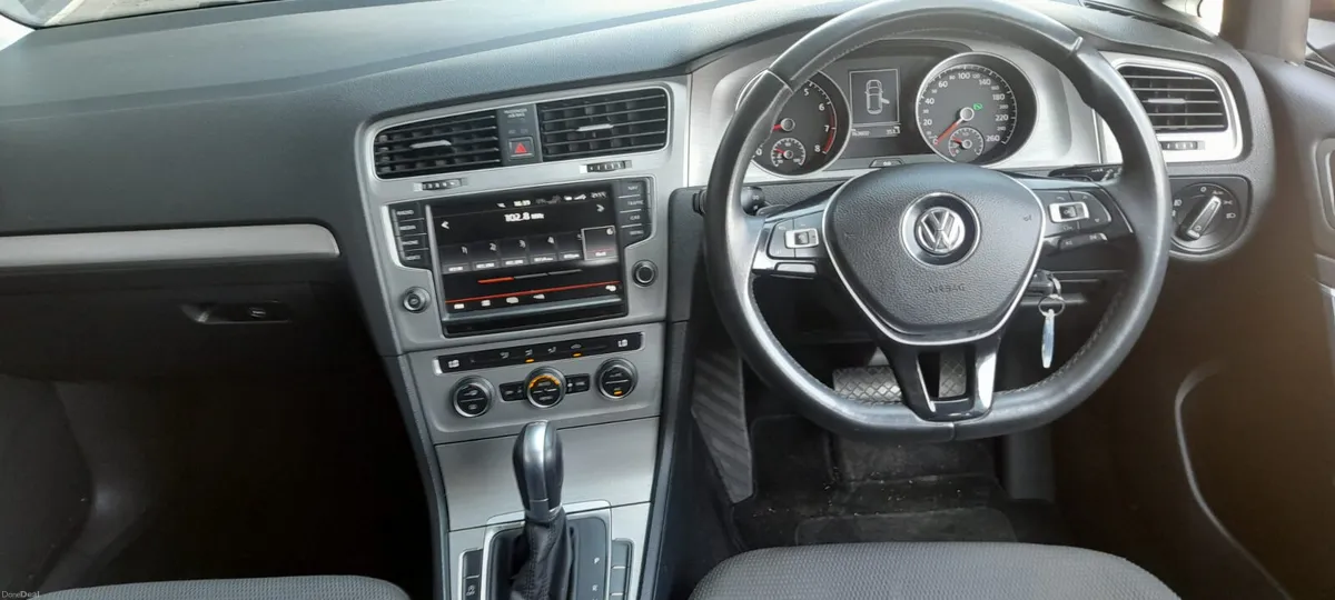 High spec, stunning VW Golf 2015 in black, extras - Image 4