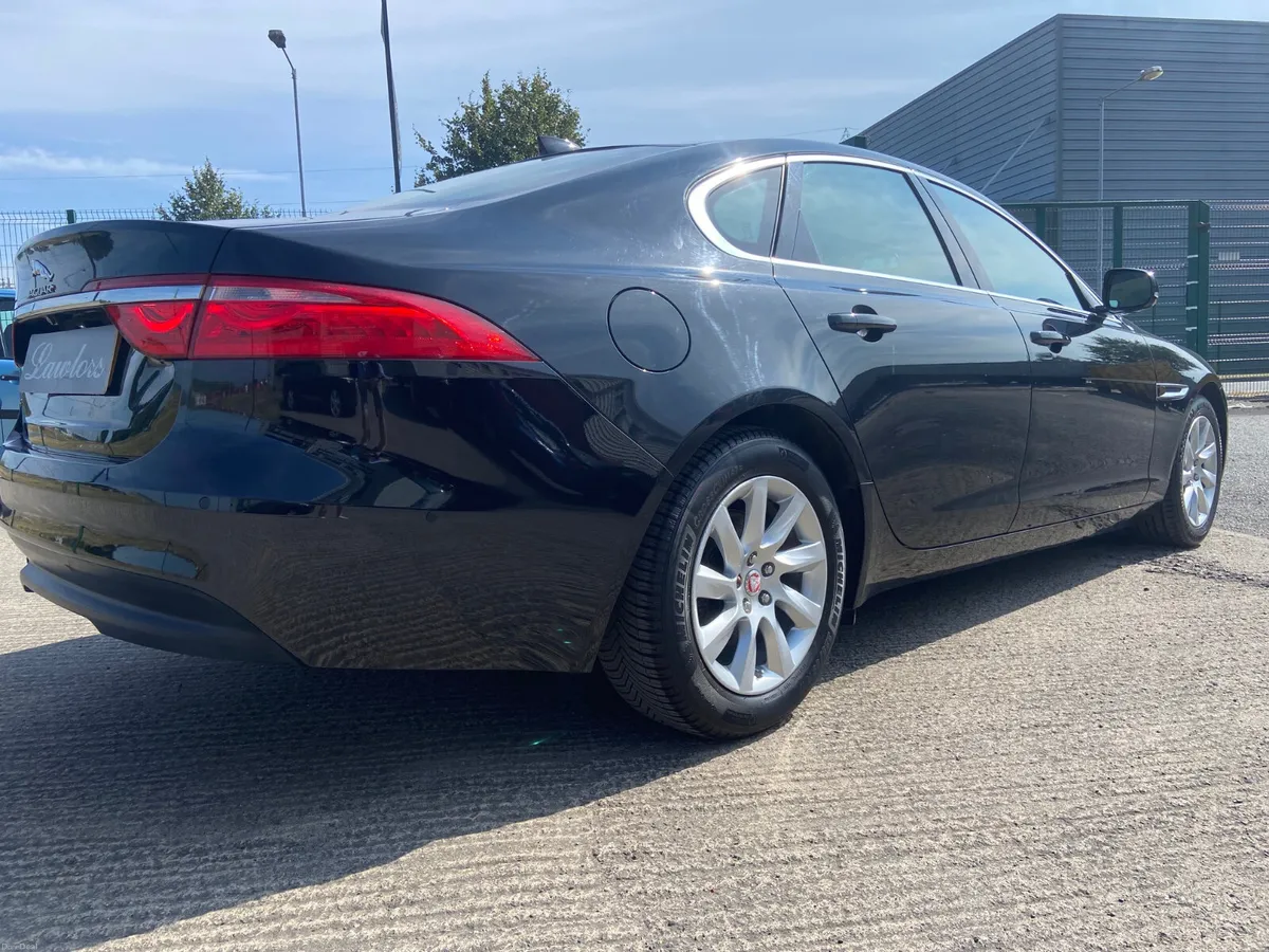 2015 (152) JAGUAR XF 2.0D AUTO FACELIFT - Image 4