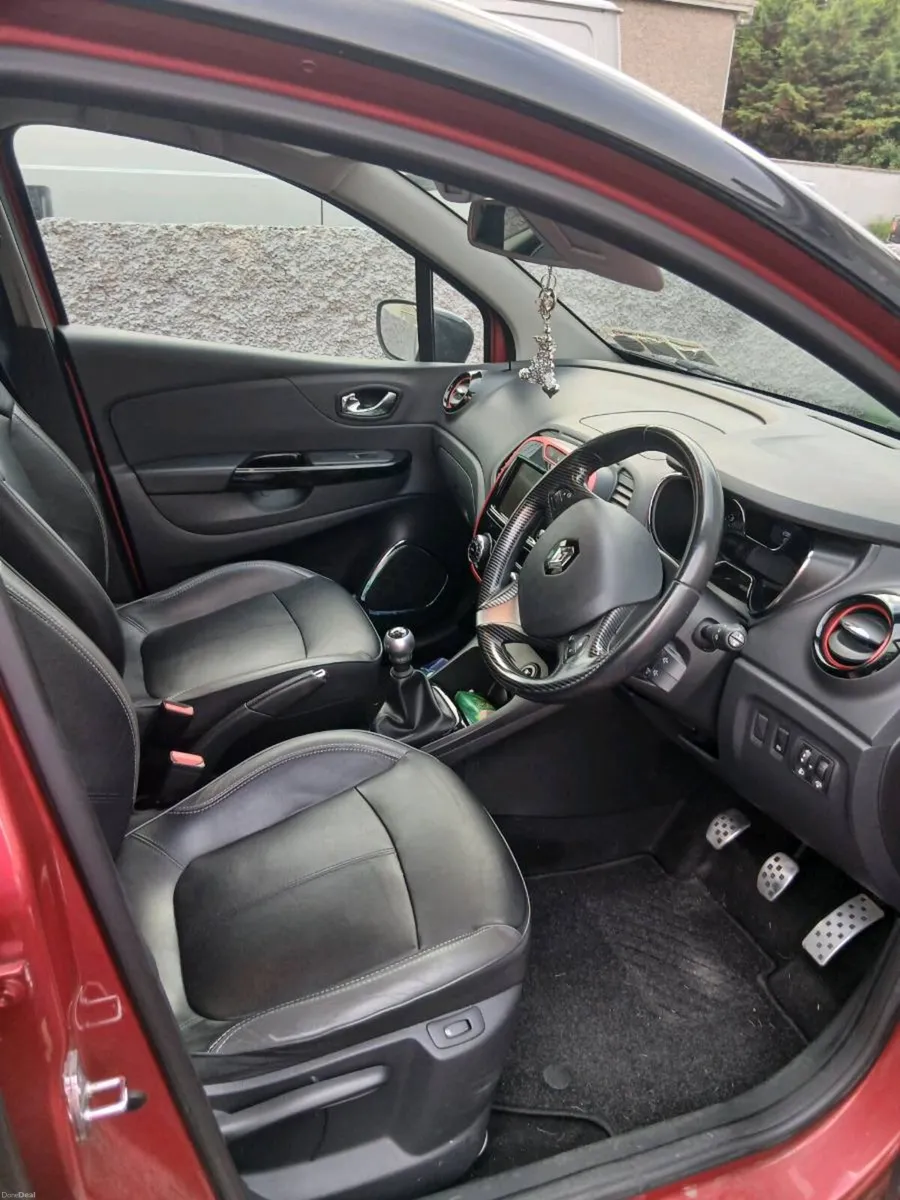 Red Renault Captur, Sat Nav, leather seats - Image 2
