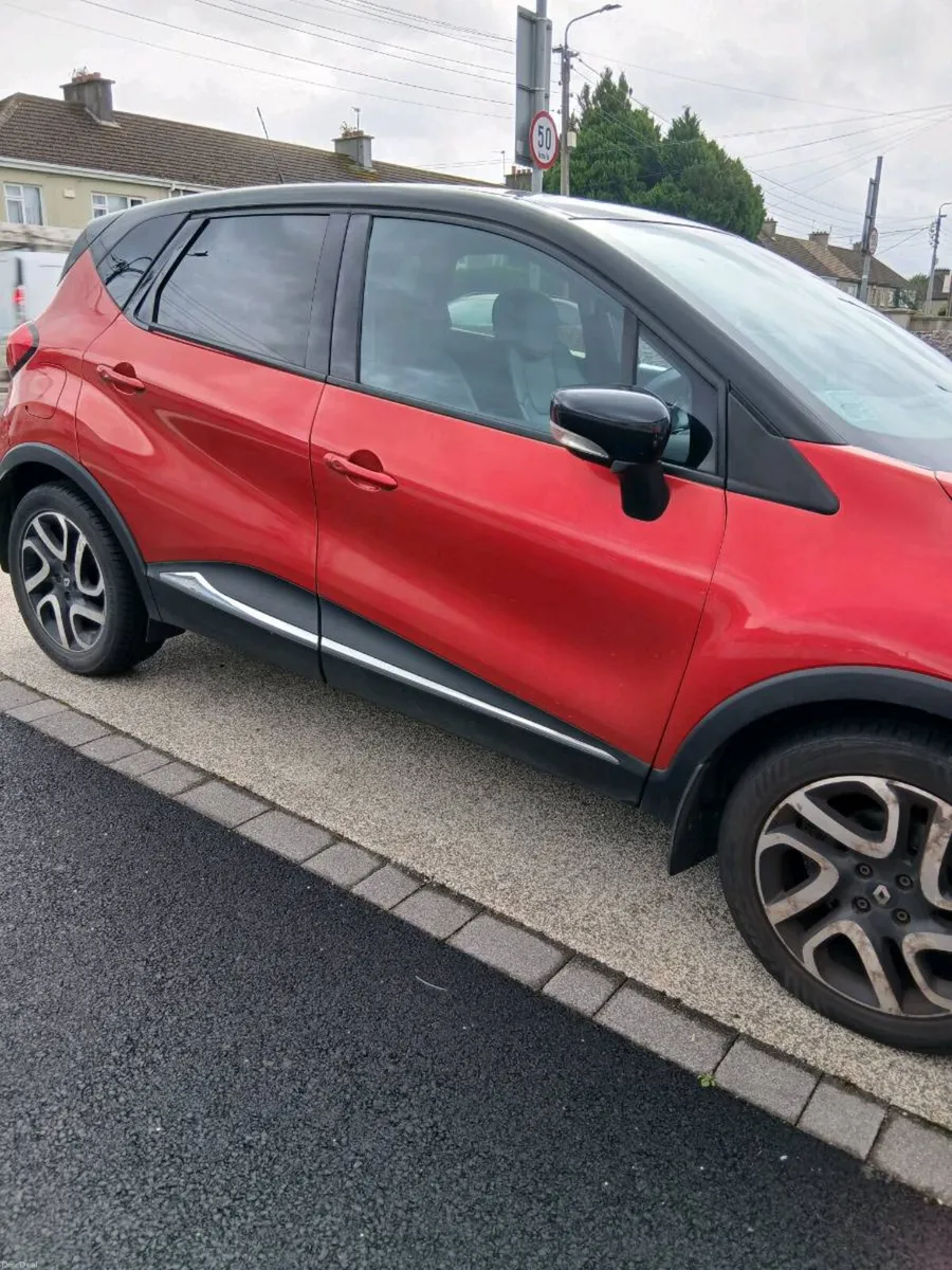 Red Renault Captur, Sat Nav, leather seats - Image 6
