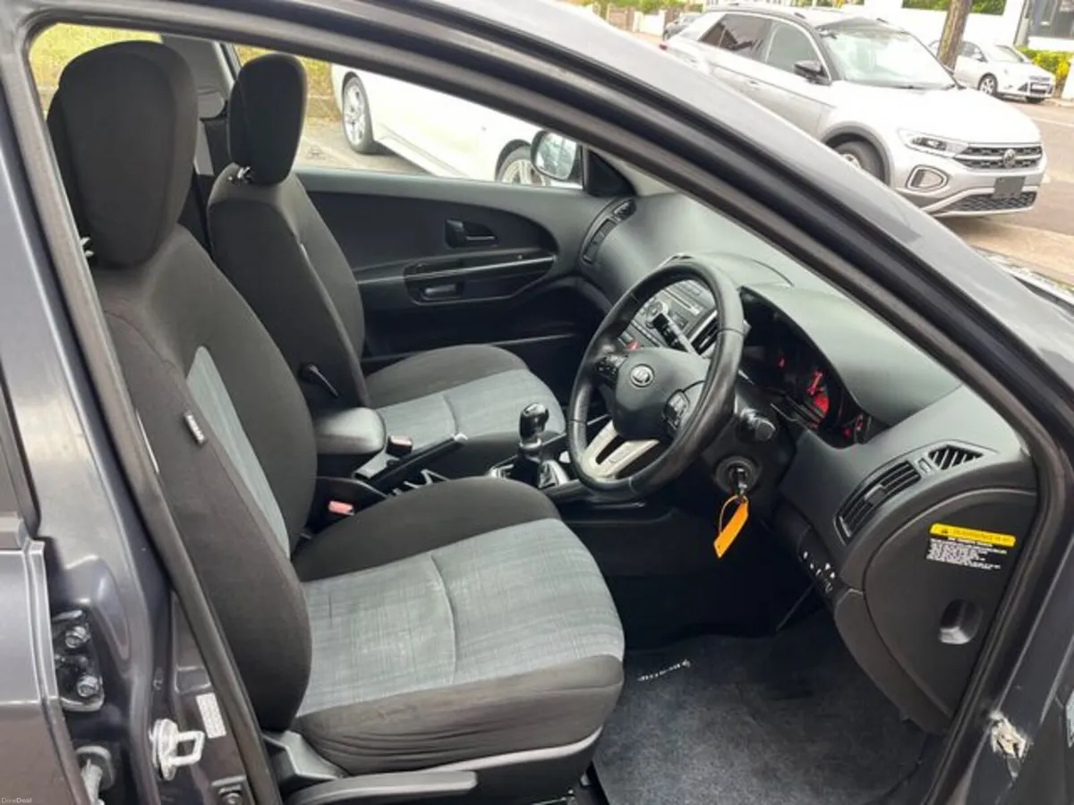 Kia Ceed SW Ecodynamic 5DR - Image 5