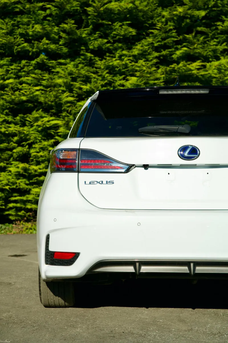 Lexus CT200H F-SPORT 2017 - Image 5