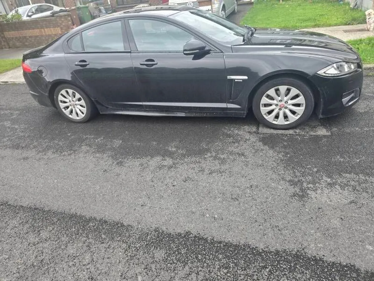 2014 Jaguar Xf - Image 2