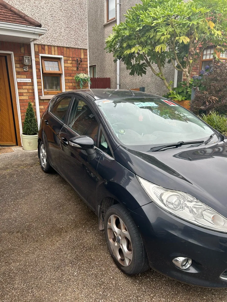 Ford fiesta 2010 - Image 2
