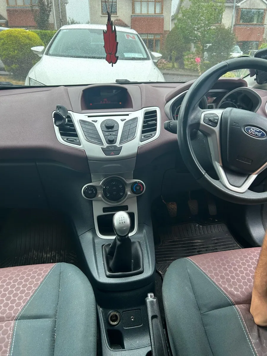 Ford fiesta 2010 - Image 4