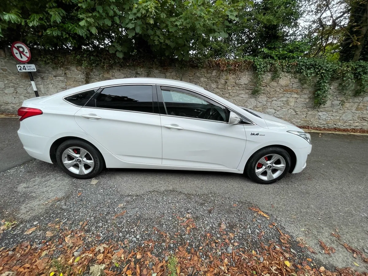 Hyundai i40 nct & low mileage - Image 2