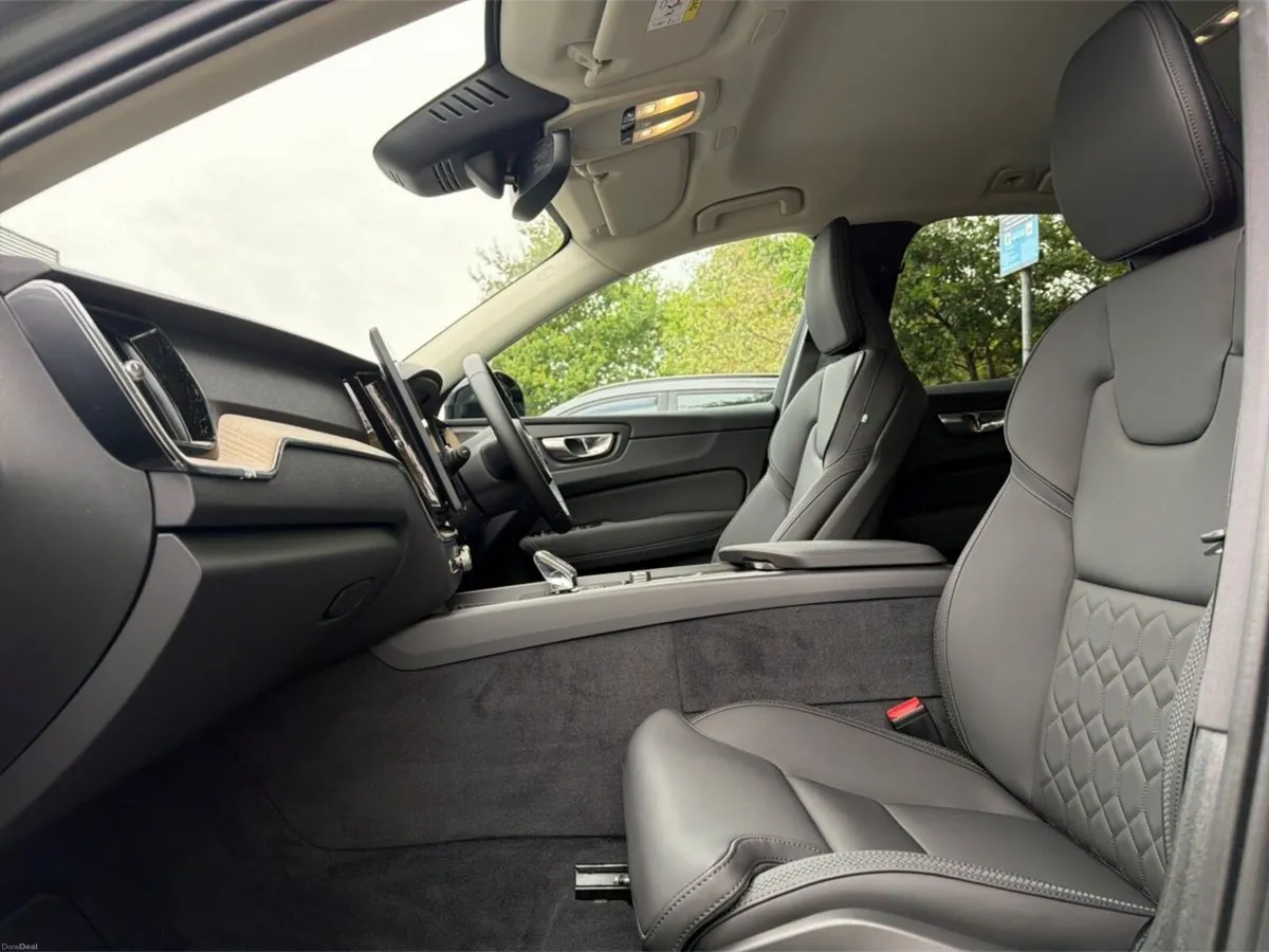 Volvo XC60 Demo  0.95% PCP / T6 AWD PHEV Plus Dark - Image 6