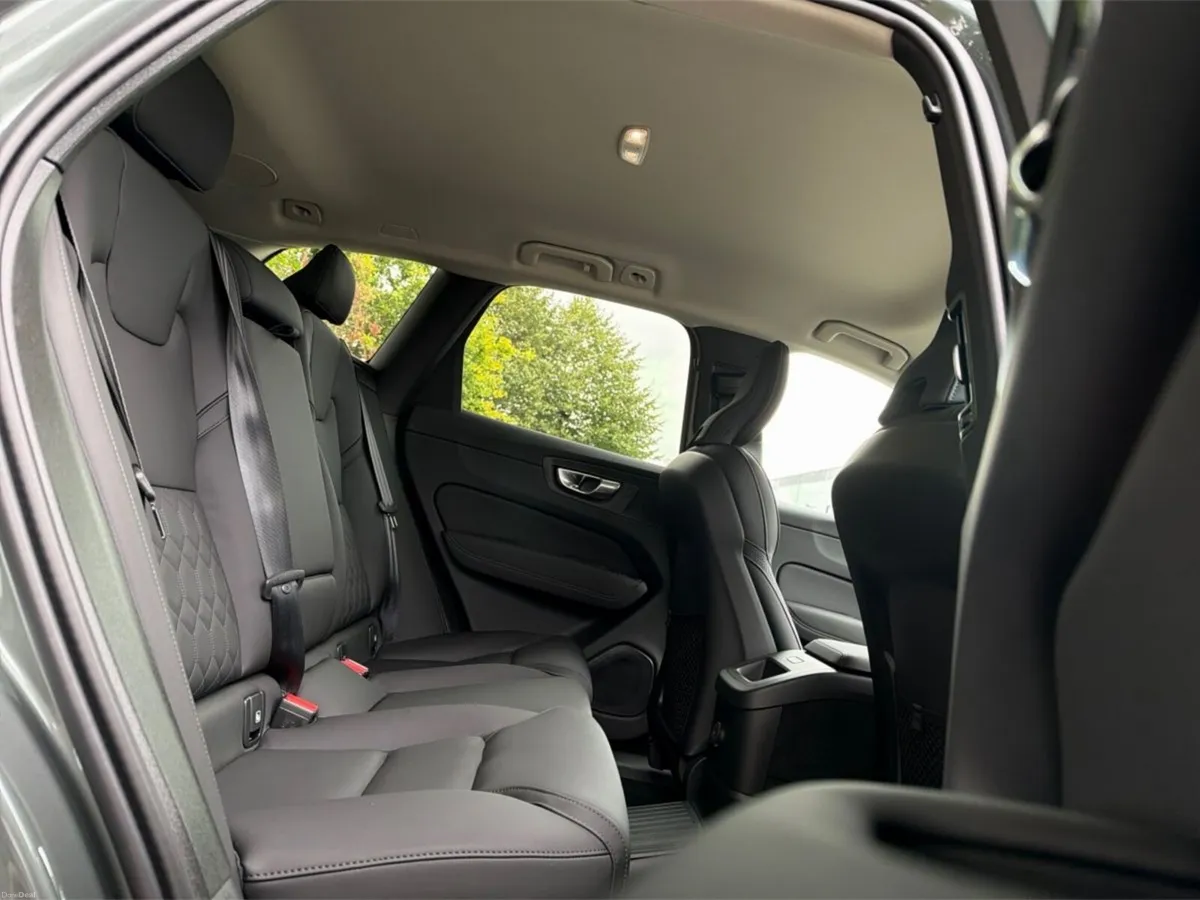 Volvo XC60 Demo  0.95% PCP / T6 AWD PHEV Plus Dark - Image 5