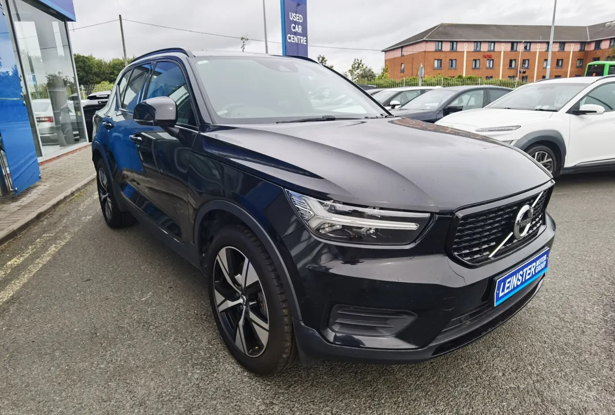 VOLVO XC40 RECHARGE T4 R-DESIGN AUTOMATIC PHEV - Image 3