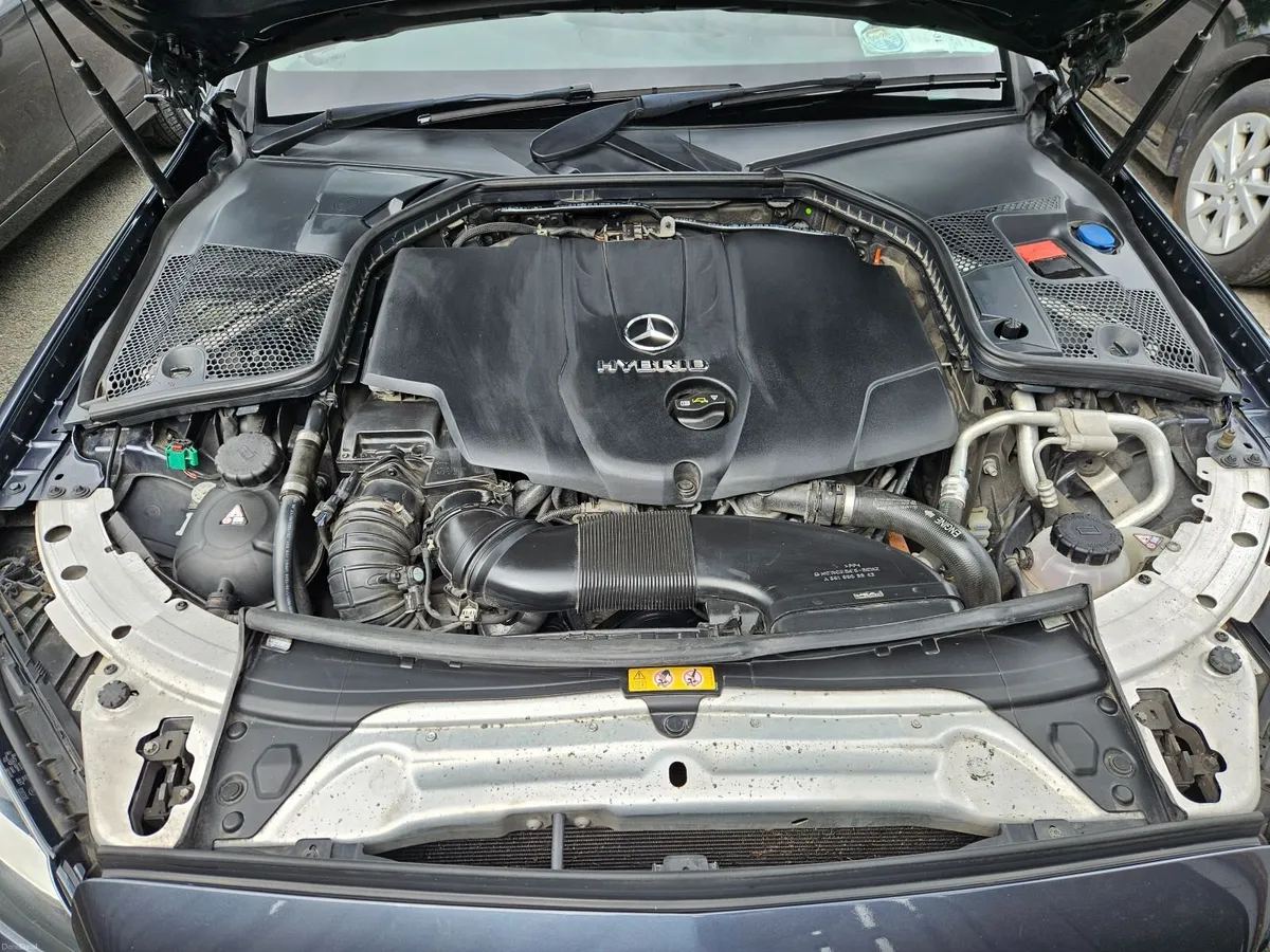 Mercedes-Benz C-Class C300h 2015 - Image 2