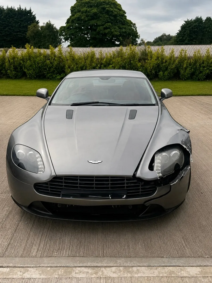 Aston Martin Vantage 2013 - Image 2