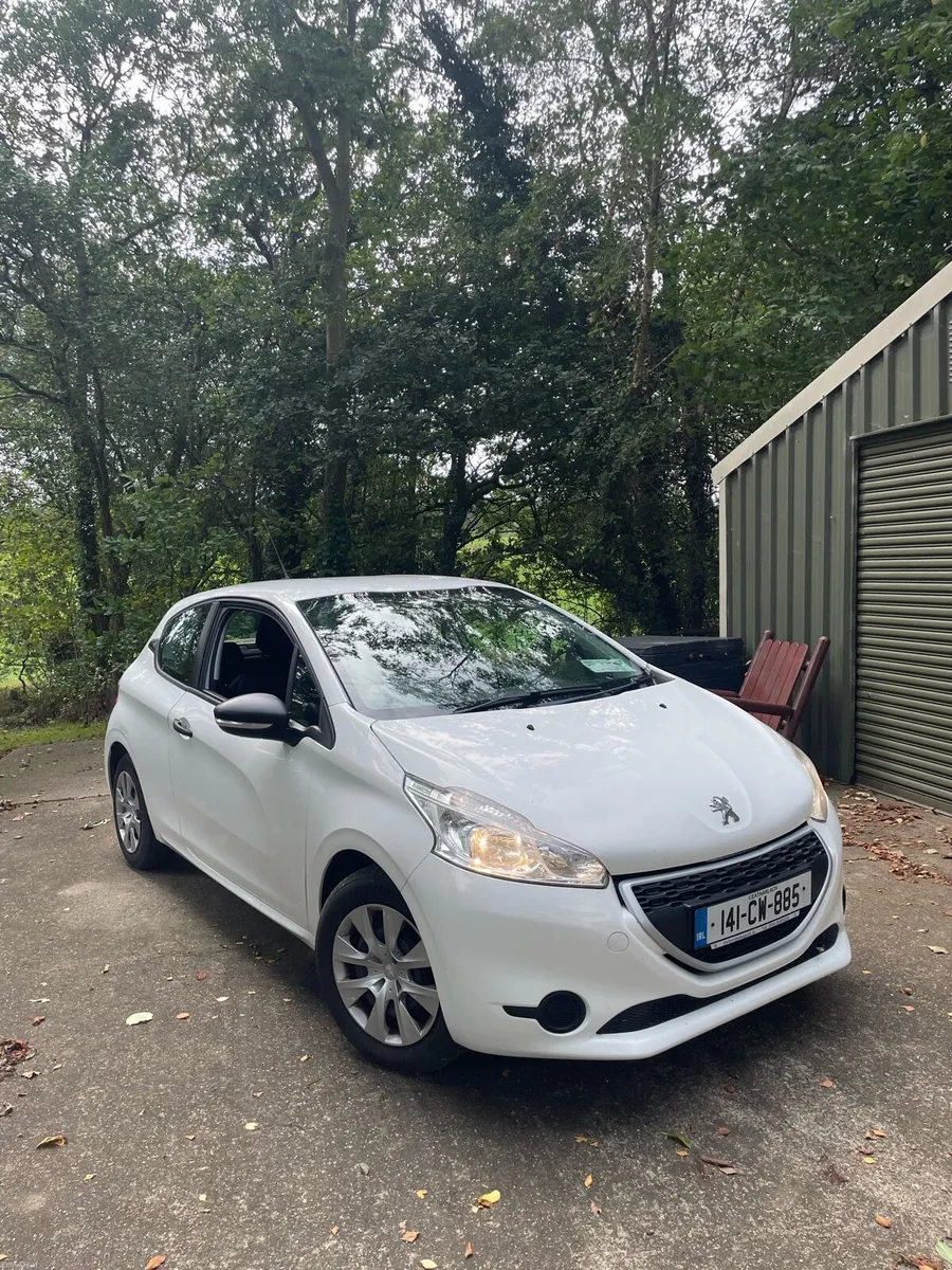 Peugeot 208 - Image 1