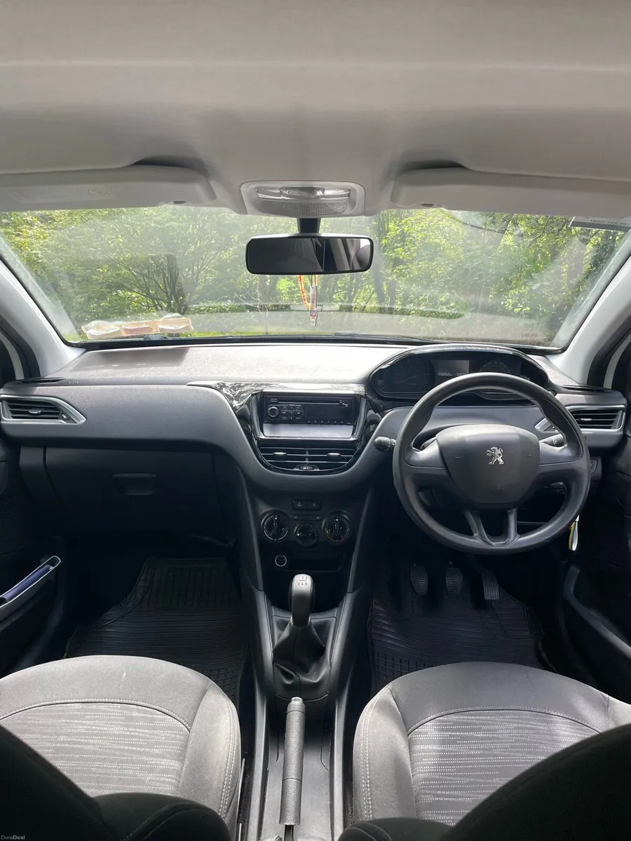 Peugeot 208 - Image 4